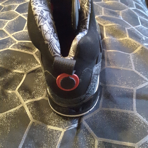 Jordan 4 - Picture 2 of 3